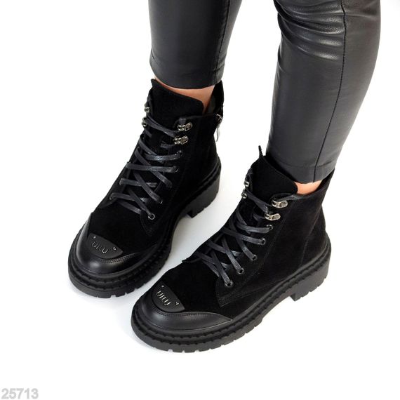 Чорні зимові замшеві черевики берці з дизайнерською нашивкою | Зображення 2