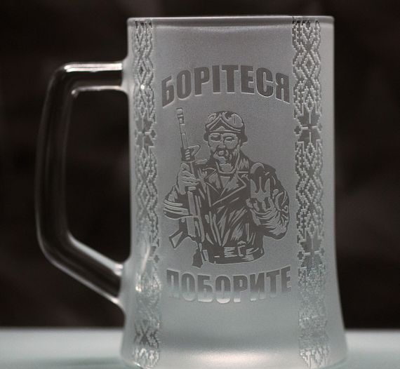 Подарочный бокал для пива  с гравировкой 670 мл Шевченко