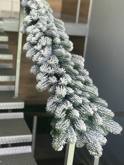 Гирлянда хвойная Lux литая 1,2 м заснеженная | Зображення 5