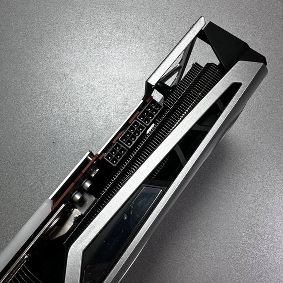Дискретная видеокарта Sapphire Nitro+ Radeon RX 6900 XT Special Edition OC, 16 GB GDDR6, 256-bit / 1x HDMI, 2x DisplayPort, 1x USB Type-C / (11308-03-20G) б/у | Зображення 3