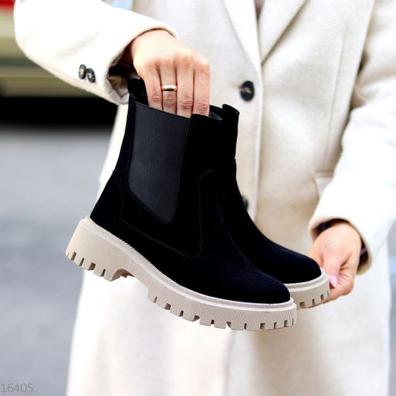 Повседневные черные замшевые ботинки челси на бежевой подошве | Зображення 7