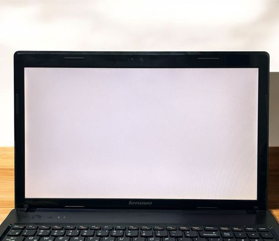 Ноутбук Lenovo G570 / 15.6" (1366x768) TN / Intel Core i3-2350M (2 (4) ядра по 2.3 GHz) / 4 GB DDR3 / 120 GB SSD / AMD Radeon HD 6370M, 1 GB GDDR3, 128-bit / WebCam б/в | Зображення 7