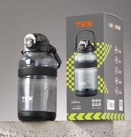 Спортивная бутылка TKK 2000 мл, Tritan (BPA-free), черная. Ударопрочная бутылка с трубочкой и ремешком для фитнеса и тренировок | Зображення 7