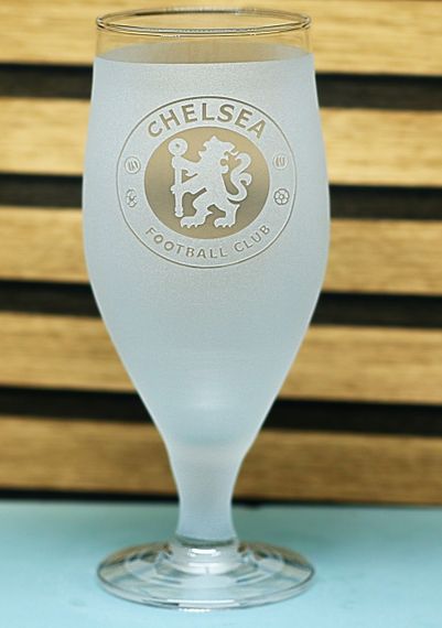 Пивний келих 500 мл ФК Челси Chelsea на ніжці з гравіюванням  подарунок кружка фанату футболу