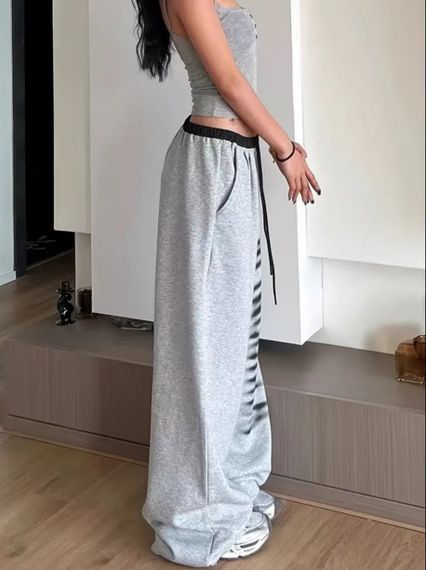 Женские спортивные штаны оверсайз широкие с принтом и затяжками снизу цвет серый, размер 42/48 HI2707 | Зображення 6