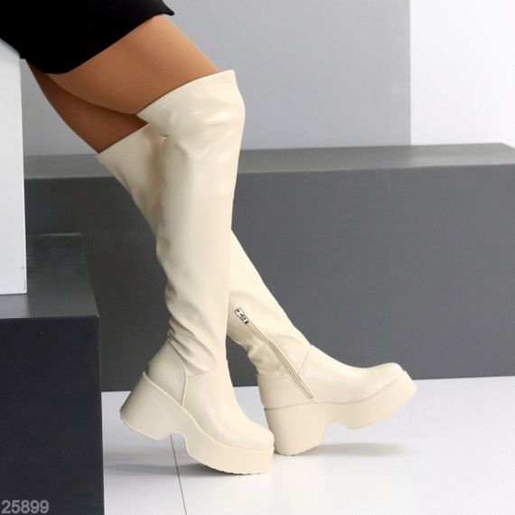 Эффектные легкие бежевые ботфорты стрейч еврозима на платформе 40