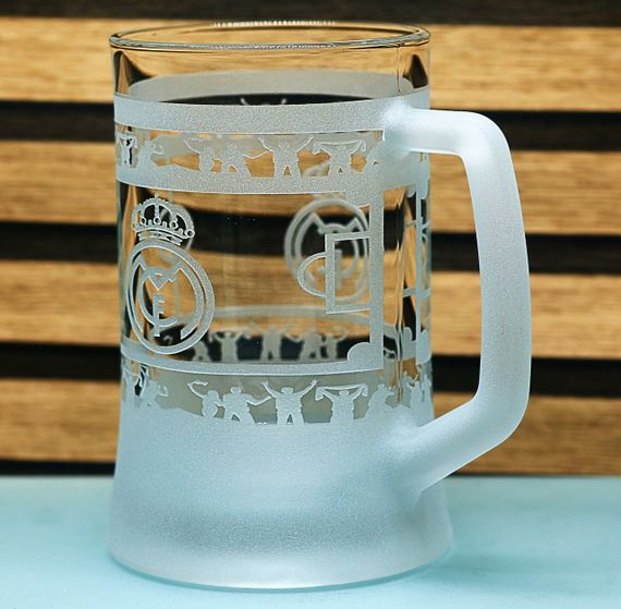 Пивной бокал 670 мл Реал Мадрид Real Madrid с гравировкой подарок для фаната ФК футбольная кружка круговая | Зображення 2