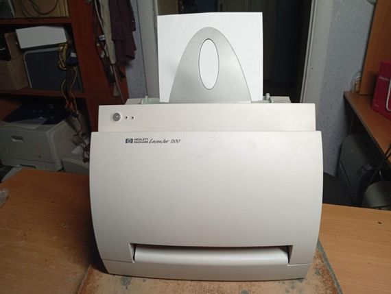 Принтер HP LaserJet 1100 / лазерний монохромний друк / 600x600 dpi / А4 / 8 стор./хв. / LPT б/в | Зображення 1