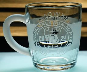 Чашка для чаю води 350 мл з гравіюванням Таеквон-До ІТФ скляна кружка подарунок для спортсмена тренера