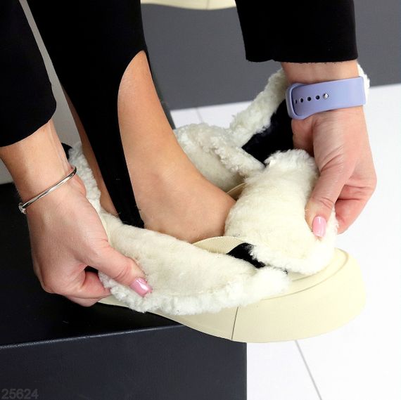 Черные спортивные замшевые зимние автоледи на бежевой подошве | Зображення 8