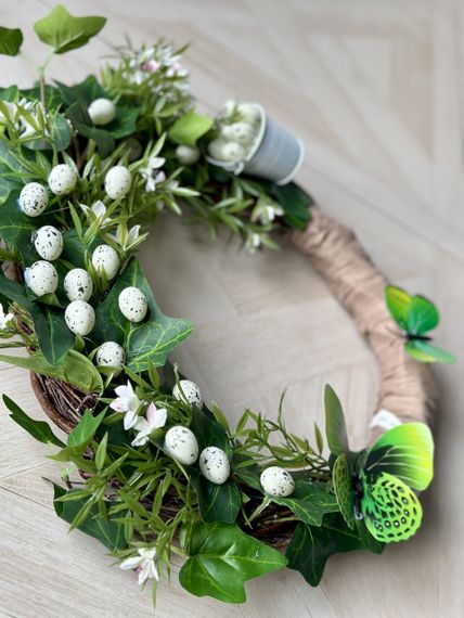 Пасхальный декоративный венок на дверь с яйцами, бабочками и ведёрком, 45 см | Зображення 2