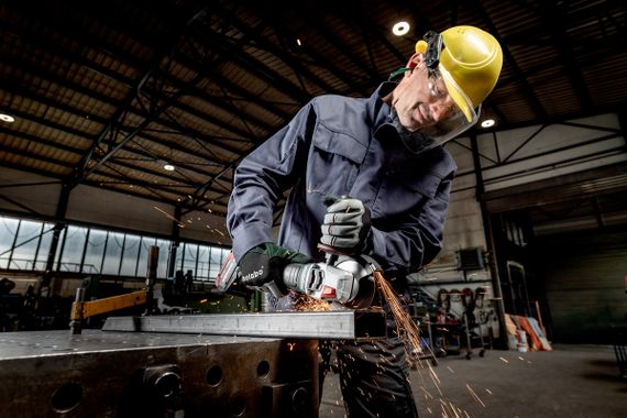 Шліфмашина кутова акумуляторна Metabo WVB 18 LT BL 11-125 Quick, 125мм, 18В 2*5.5 Аг, 2800-10000об/хв, М14, 1.8кг (613057660) | Зображення 1