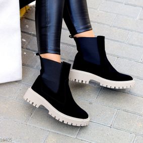 Повседневные черные замшевые ботинки челси на бежевой подошве