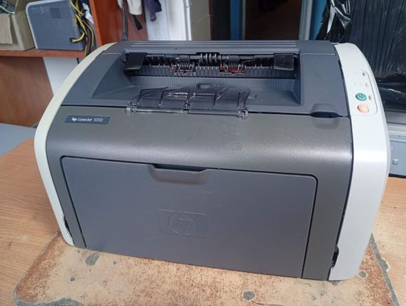 Принтер Б-класс HP LaserJet 1010 / Лазерная монохромная печать / 600x600 dpi / A4 / 14 стр/мин / USB 2.0 б/у | Зображення 1