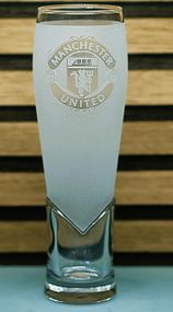 Пивной бокал крафт 440мл ФК Манчестер Юнайтед  Manchester United с гравировкой подарок для фана футбол матовий