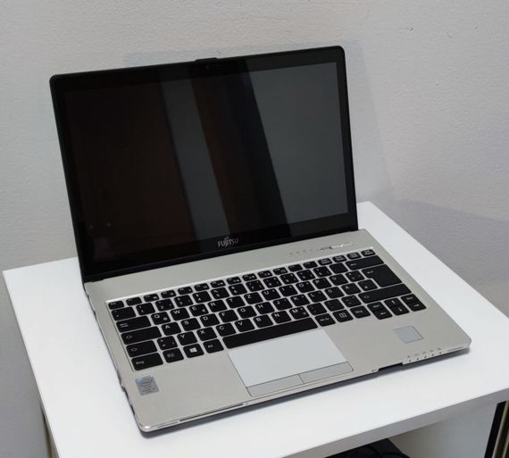 Ноутбук Fujitsu-Siemens LifeBook S935 / 13.3" IPS touch / Intel Core i5-5300U (2(4) ядра 2.3-2.9 GHz) / 8GB DDR3 / 256GB SSD / HD Graphics 5500б/у | Зображення 2