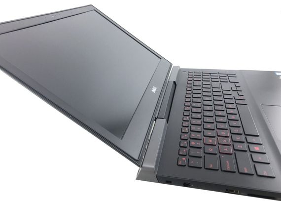 Ігровий ноутбук Dell Inspiron 15 7000 Gaming / 15.6" (1920x1080) IPS / Intel Core i5-7300HQ (4 ядра по 2.5 - 3.5 GHz) / 8 GB DDR4 / 240 GB SSD / nVidia GeForce GTX 1050, 4 GB GDDR5, 128-bit / WebCam б/в | Зображення 3