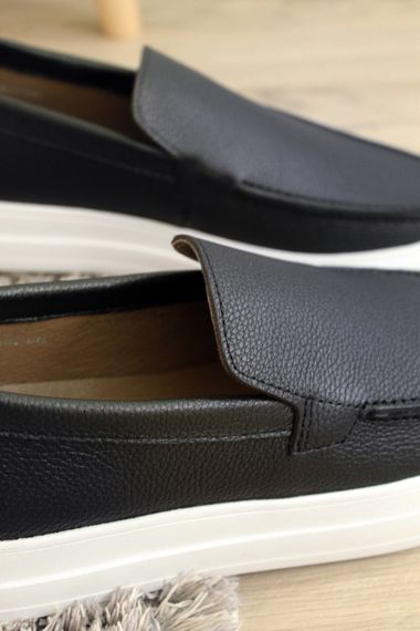 Шкіряні лофери на білій підошві 40 розмір | Зображення 2