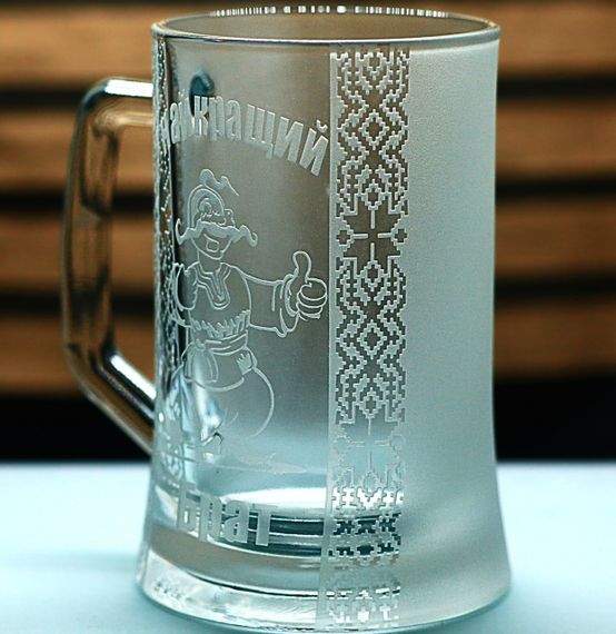 Пивний келих 670 мл Найкращий Брат з гравіюванням  Кухоль  подарунок для брата українському стилі | Зображення 2