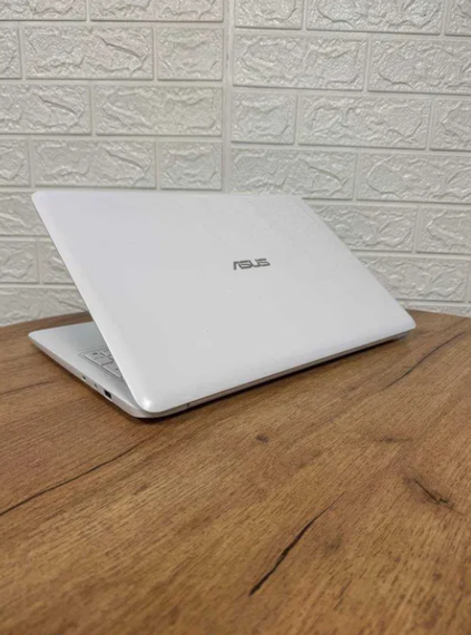 Ноутбук  Asus E502NA White FHD Pentium N4200 4Gb HDD 500Gb Б/В | Зображення 2