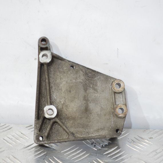 Кронштейн компресора кондиціонера 1.3 MJet Fiat Doblo 2000-2010 Кріплення кондиціонера Фіат Добло 55194730