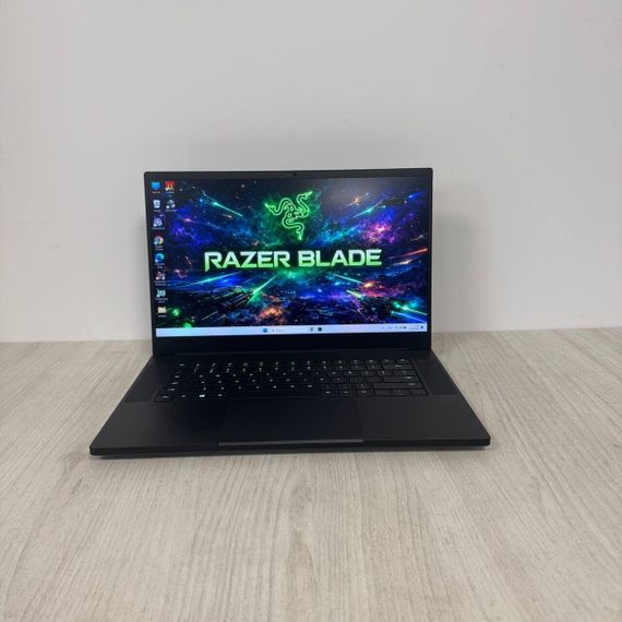 Ігровий ноутбук Razer Blade 15 RZ09-0409 / 15,6" (1920x1080) IPS / Intel Core i7-11800H (8 (16) ядер по 2,3 - 4,6 ГГц) / 16 ГБ DDR4 / 512 ГБ SSD NVMe / nVidia GeForce RTX 3080, 8 ГБ GDDR6, 256-біт / Веб-камера б/в | Зображення 1