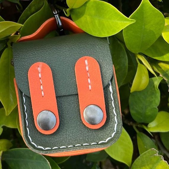 Кожаный футляр Briefcase для наушников AirPods 1/2 Green / Orange | Зображення 1