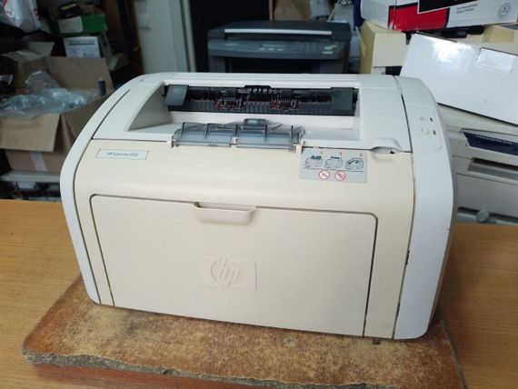 Принтер HP LaserJet 1018 / Лазерная монохромная печать / 600x600 dpi / A4 / 12 стр/мин / USB 2.0 б/у | Зображення 1