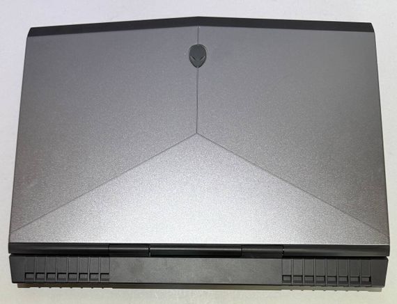 Ігровий ноутбук Dell Alienware 15 R3 / 15.6" (1920x1080) IPS / Intel Core i7-7700HQ (4 (8) ядра по 2.8 - 3.8 GHz) / 16 GB DDR4 / 256 GB SSD + 1000 GB HDD / nVidia GeForce GTX 1070, 8 GB GDDR5, 256-bit / WebCam б/в | Зображення 3