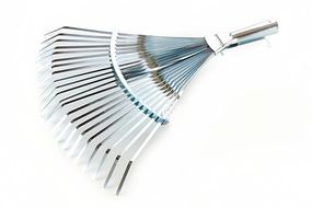 Грабли веерные регулируемые 370—500мм оцинкованные 22 плоских прутья СИЛА