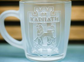 Стеклянная чашка 350 мл ФК Карпаты с гравировкой подарок для фаната футбольная кружка