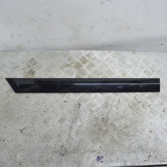 Молдинг задніх правих дверей Mercedes-Benz C-Class W203 Накладка дверей права задня Мерседес в203 A2036903062