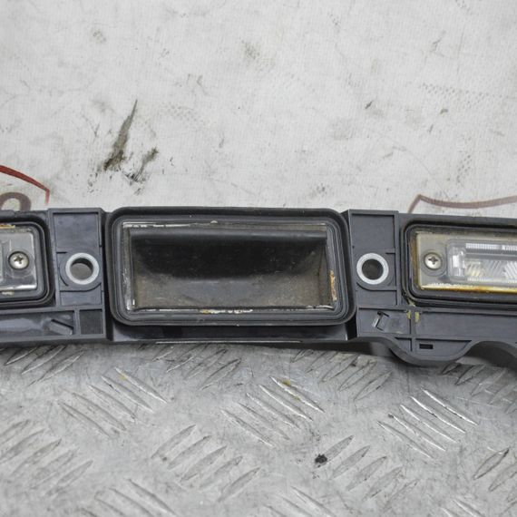 Планка підсвічування номерного знака Volkswagen Golf V Passat Jetta накладка багажника Фольксваген 3B5943021B | Зображення 2