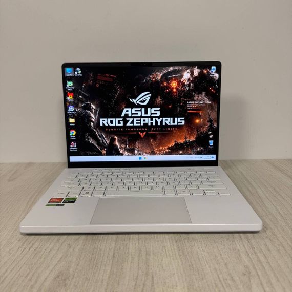 Игровой ультрабук Б-класс Asus ROG Zephyrus G14 GA402XV / 14" (2560x1600) IPS / AMD Ryzen 9 7940HS (8 (16) ядер по 4.0 - 5.2 GHz) / 16 GB DDR5 / 512 GB SSD NVMe / nVidia GeForce RTX 4060, 8 GB GDDR6, 128-bit / WebCam б/у | Зображення 1