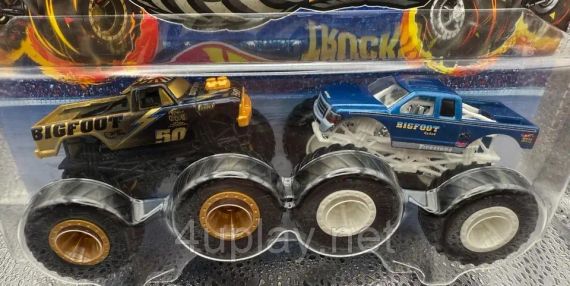 Подарочный набор 2 монстр-трака Хот Вилс Оригинал Hot Wheels Monster Trucks Bigfoot 50th vs Bigfoot | Зображення 3