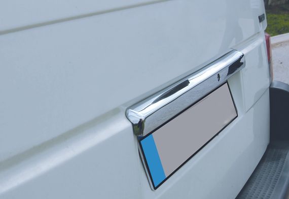 Планка над номером (нерж.) Распашные двери, Carmos - Турецкая сталь для Volkswagen T4 Caravelle/Multivan