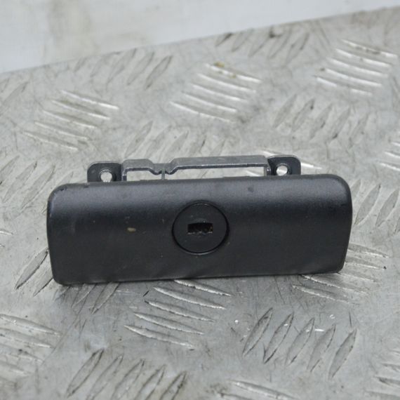 Ручка бардачка BMW E83 E90 2004-2011 Ручка кришка бардачка БМВ е83 е90
