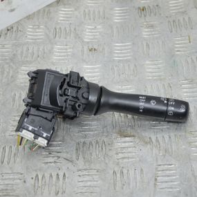 Підрульовий перемикач правий Toyota Aygo Yaris 1999-2003 Перемикач двірників Тойота 17F003