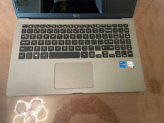 Ультрабук LG Gram 15Z90P-N / 15.6" (1920x1080) IPS / Intel Core i7-1165G7 (4 (8) ядра по 4.7 GHz) / 16 GB DDR4 / 512 GB SSD / Intel Iris Xe Graphics / WebCam б/у | Зображення 3