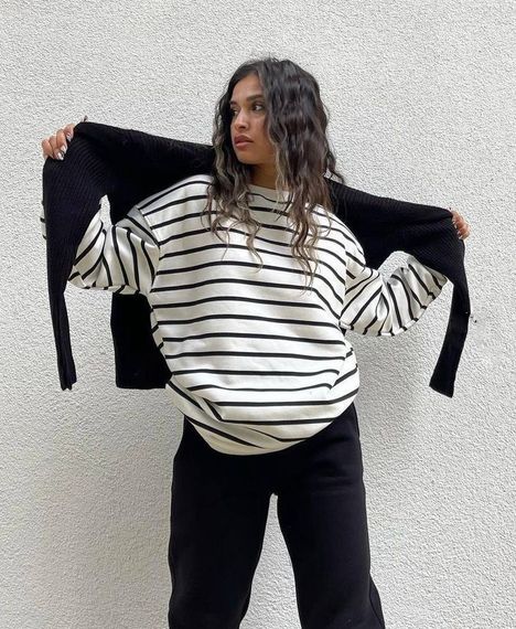 Женский стильный свитшот оверсайз в полоску IP569 цвет белый, onesize