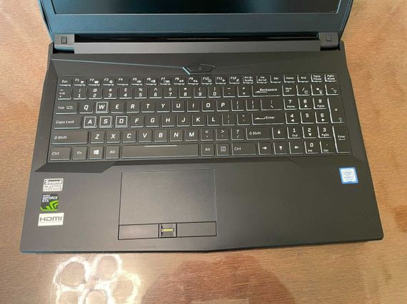 Ноутбук Clevo N850HZ / 15.6" (1920x1080) IPS / Intel Core i7-7700HQ (4 (8) ядра по 2.8 - 3.8 GHz) / 16 GB DDR4 / 256 GB SSD / Intel HD Graphics 630 / WebCam б/у | Зображення 3
