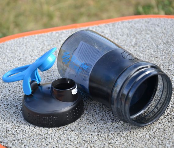 Шейкер спортивний (пляшка) BlenderBottle SportMixer Flip 20oz/590ml Black/Cyan | Зображення 8
