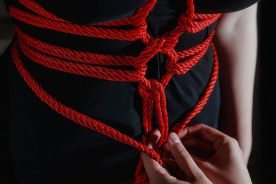 Мотузка для бондажу та практик шибарі Roomfun бордова, 8 м Sex Aura | Зображення 5