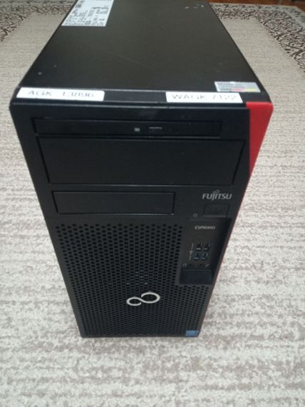 ПК Б-клас Fujitsu Esprimo P557 E85 Tower / Intel Pentium G4400 (2 ядра по 3.3 GHz) / 4 GB DDR4 / 120 GB SSD / Intel HD Graphics 510 б/в | Зображення 1