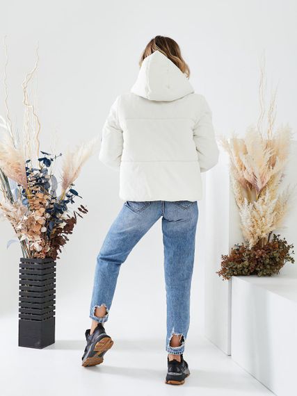 Жіноча тепла стьобана коротка зефірка куртка на блискавці з капюшоном розмір 48/50 колір білий UH270 | Зображення 1