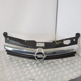 Решітка радіатора Opel Astra H 2004-2010 Решітка переднього бампера Опель Астра Н 13108463 13149466