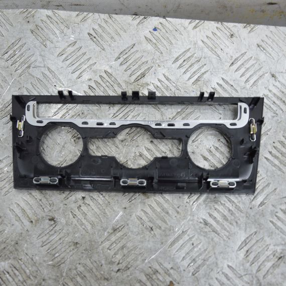 Рамка панелі кондиціонера Volkswagen Golf VII 2012-2020 Накладка панелі клімат контролю Фольксваген 5G1863042 | Зображення 1