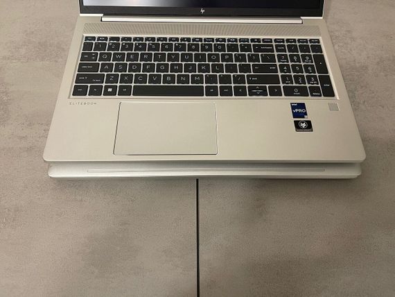 Ультрабук Б-клас HP EliteBook 650 G9 / 15.6" (1920x1080) IPS / Intel Core i5-1245U (10 (12) ядер 3.3 - 4.4 GHz) / 16 GB DDR4 / 256 GB SSD M.2 / Intel Iris Xe Graphics / Fingerprint / WebCam б/в | Зображення 3