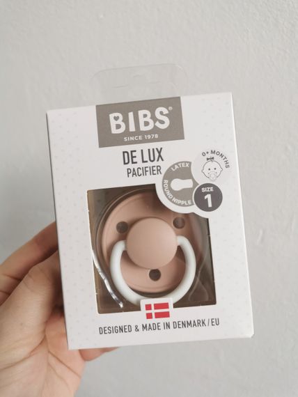 Соска Bibs De Lux Latex 0-6 міс нічна Blush glow