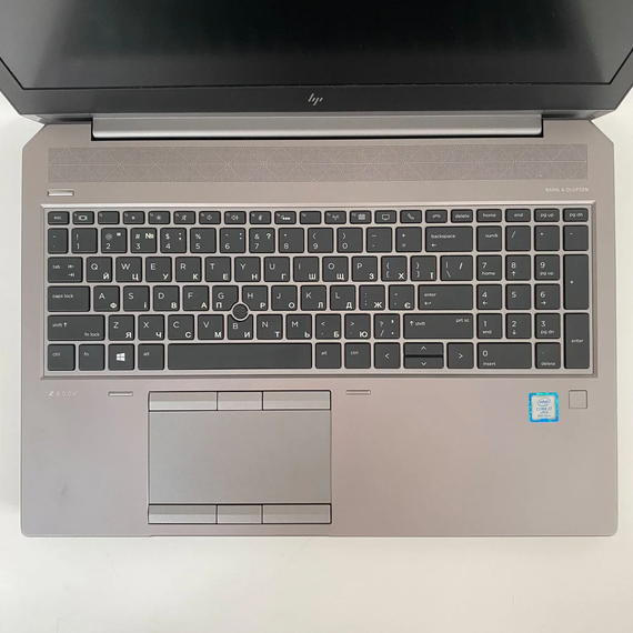 Мобільна робоча станція Б-клас HP ZBook 15 G5 / 15.6" (1920x1080) IPS / Intel Core i7-8850H (6 (12) ядра по 2.6 - 4.3 GHz) / 16 GB DDR4 / 256 GB SSD / nVidia Quadro P1000, 4 GB GDDR5, 256-bit / WebCam / USB Type-C б/в + Подарунок Бездротова миша / USB | Зображення 2
